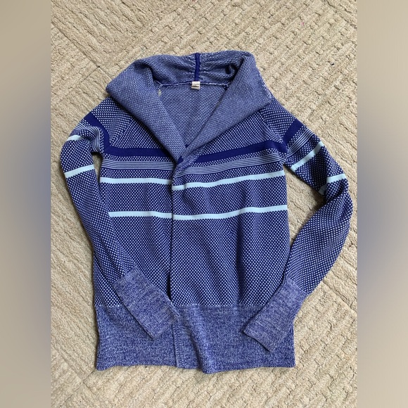 Ivivya Cardigan - Picture 1 of 3